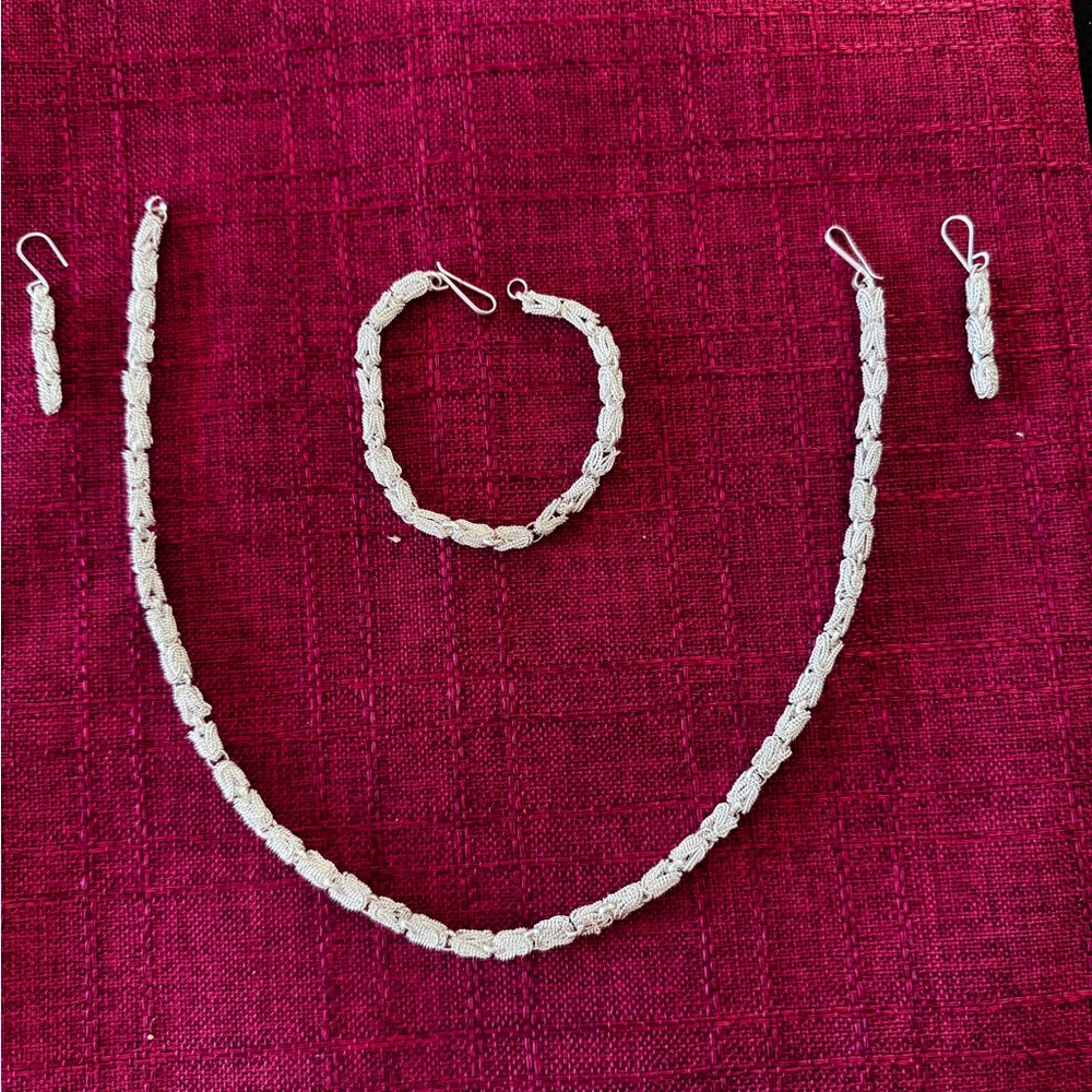 Elegant Silver Jewelry Set . Handmade in Egypt.